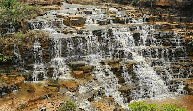 मंडवा जलप्रपात / Mandawa Falls