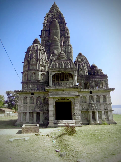 कैसे पहुँचे ओना कोना मंदिर