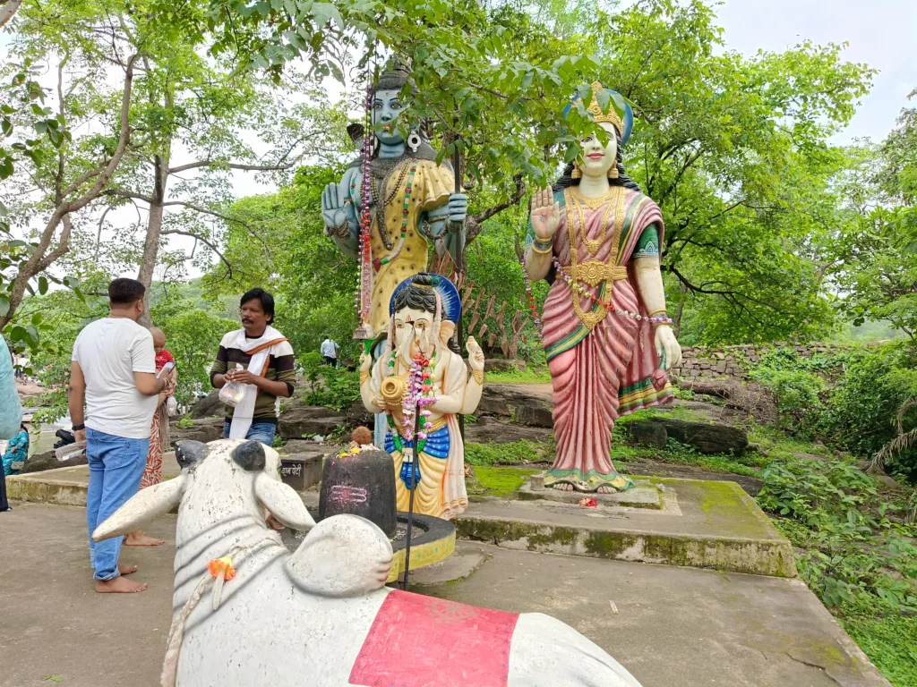 siyadevi mandir waterfall balod (9)